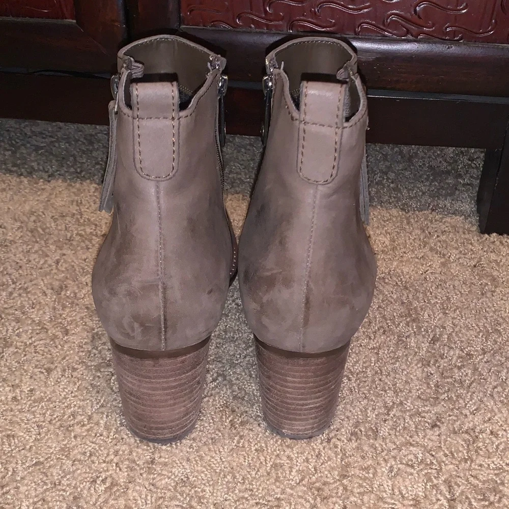 Blondo Vegas Waterproof Bootie - Picture 4 of 9